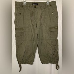 Gasoline Ladies Capris Lightweight Cotton Khaki  Green Pockets Size 14